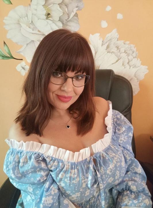 Webcam chat profile for Elisora: Dancing