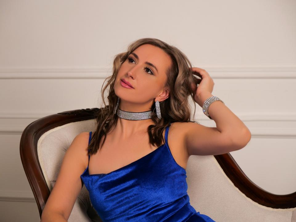 Webcam chat profile for YourHotOlivia: Latex & rubber