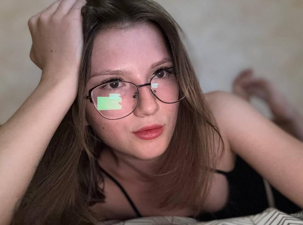Webcam chat profile for EnchantingSiren: Ask about my Hobbies