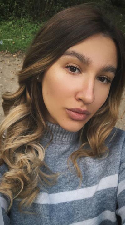 Webcam chat profile for Aurelyne: Outfits