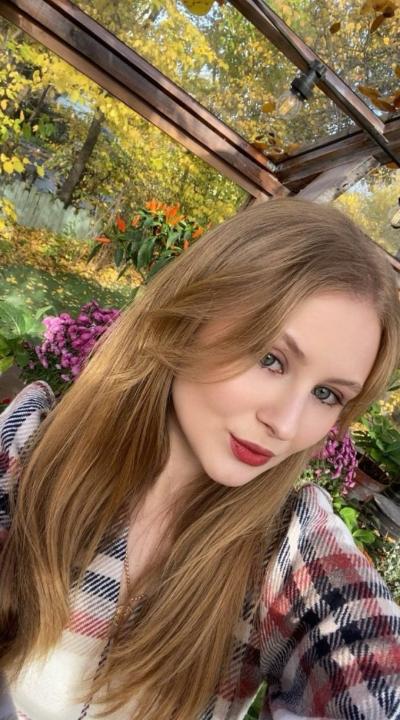 Webcam chat profile for LadyRed1919