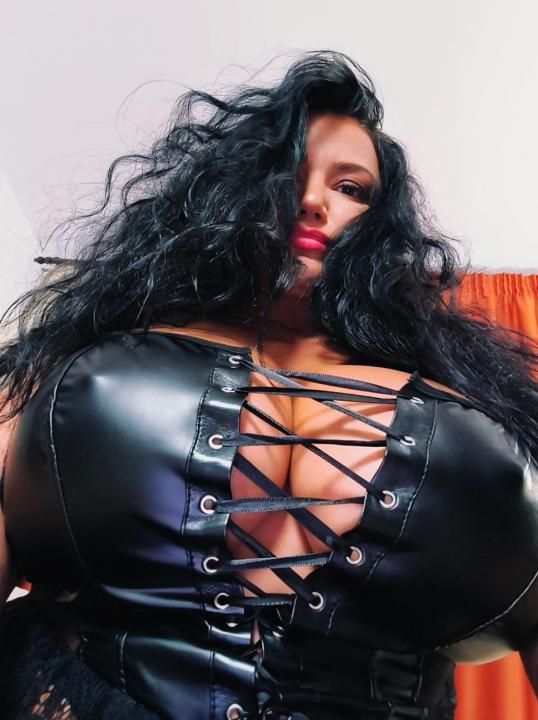 Webcam chat profile for HotGabrielle: Dominatrix