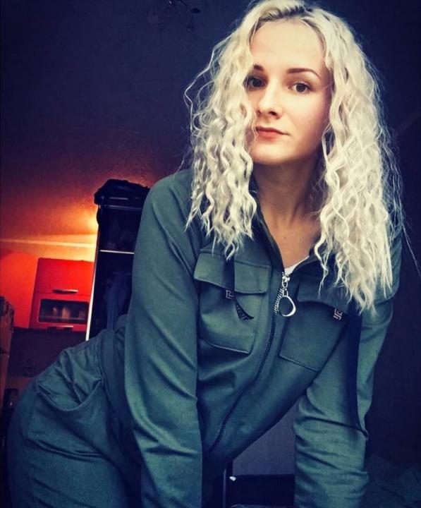 Webcam chat profile for Serenelle