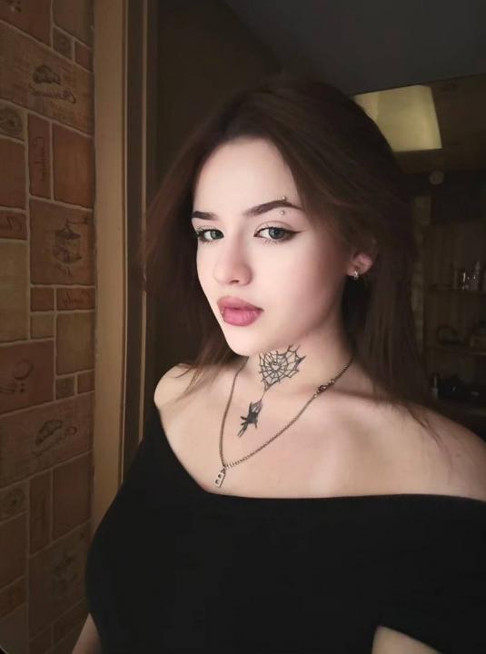 Webcam chat profile for Eliseya: Outfits