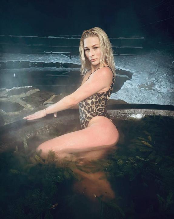 Webcam chat profile for JelliLove: Conversation