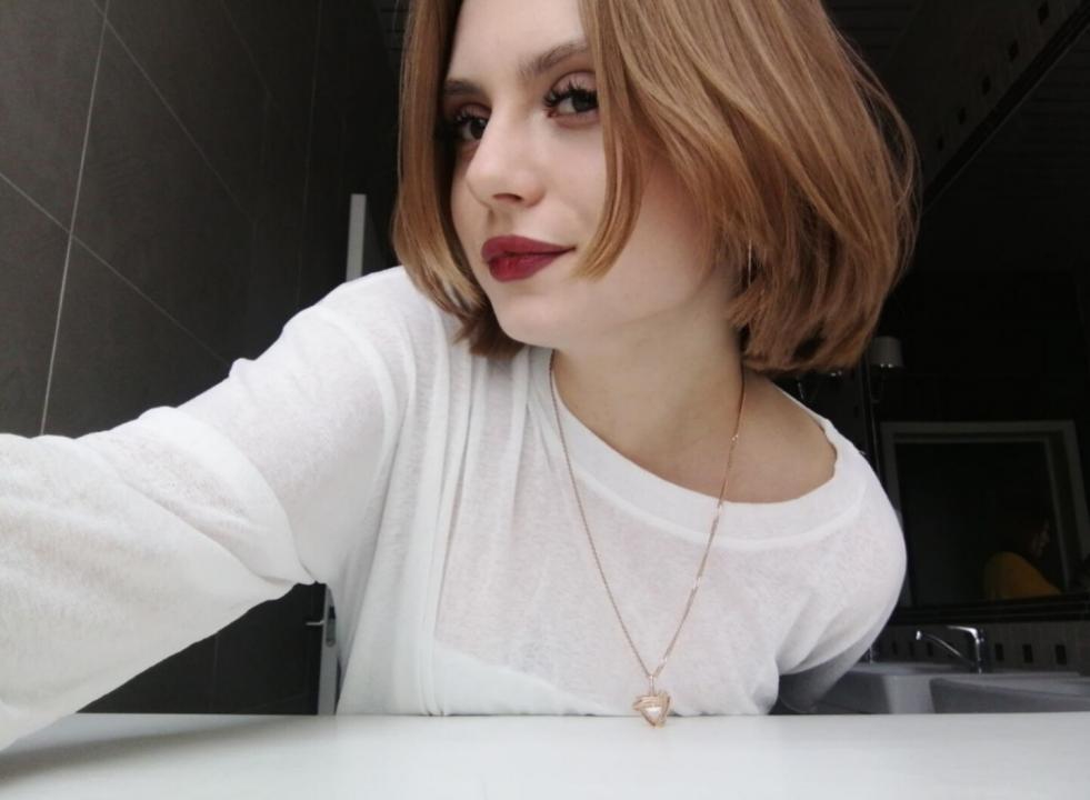 Webcam chat profile for MaRTa: Ask about my Hobbies