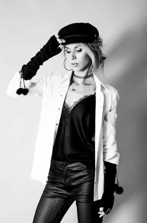 Webcam chat profile for MistressV: Nails