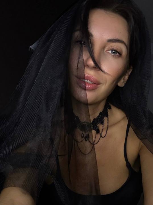 Webcam chat profile for MollyPop: Ask about my other interests