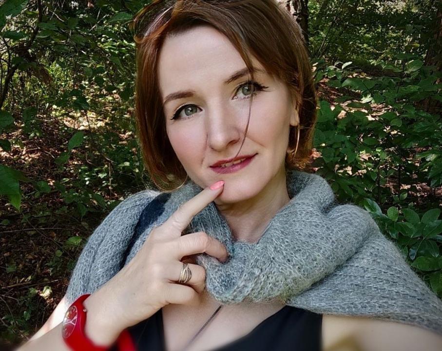 LIVE VideoChat with Elizabeth1V