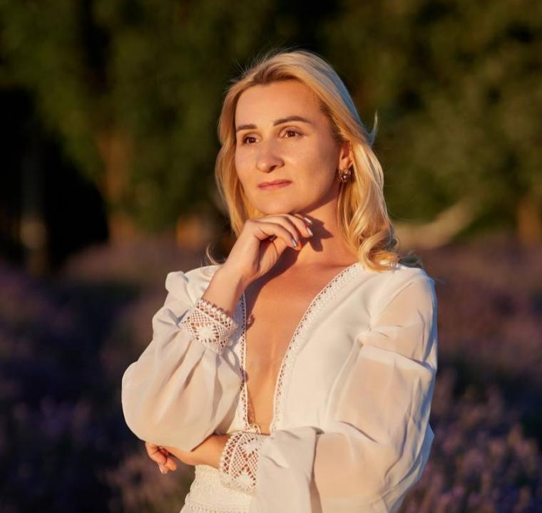 Webcam chat profile for CrystalShine: Outfits