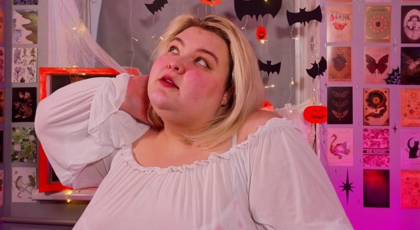 Webcam chat profile for EllaBigBabe: Leather