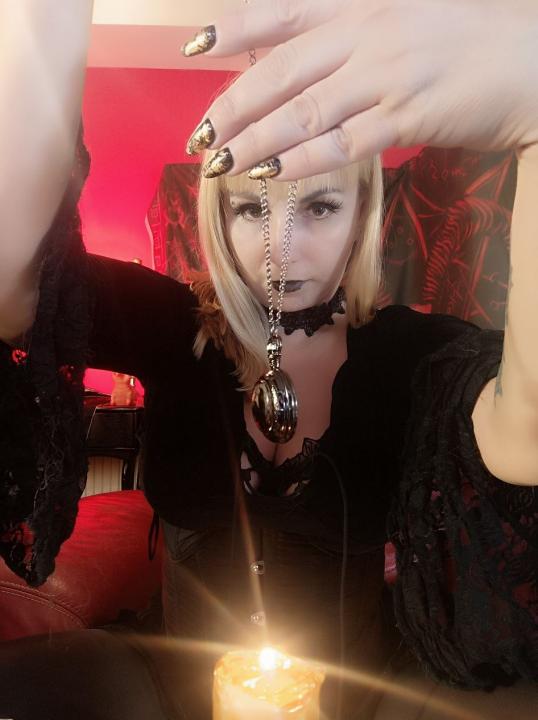 Webcam chat profile for TarotSonya: Latex & rubber