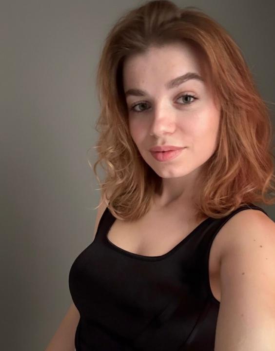 Webcam chat profile for Paulina: Books/Reading