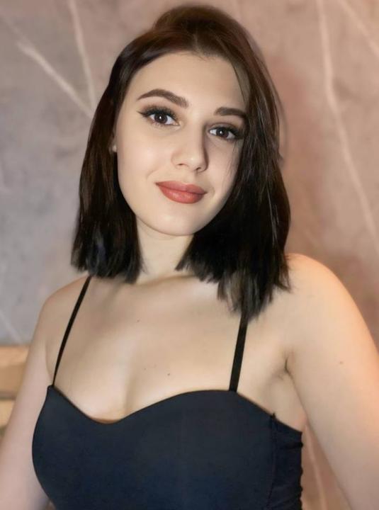 Webcam chat profile for Lintaniya: Ask about my other activities