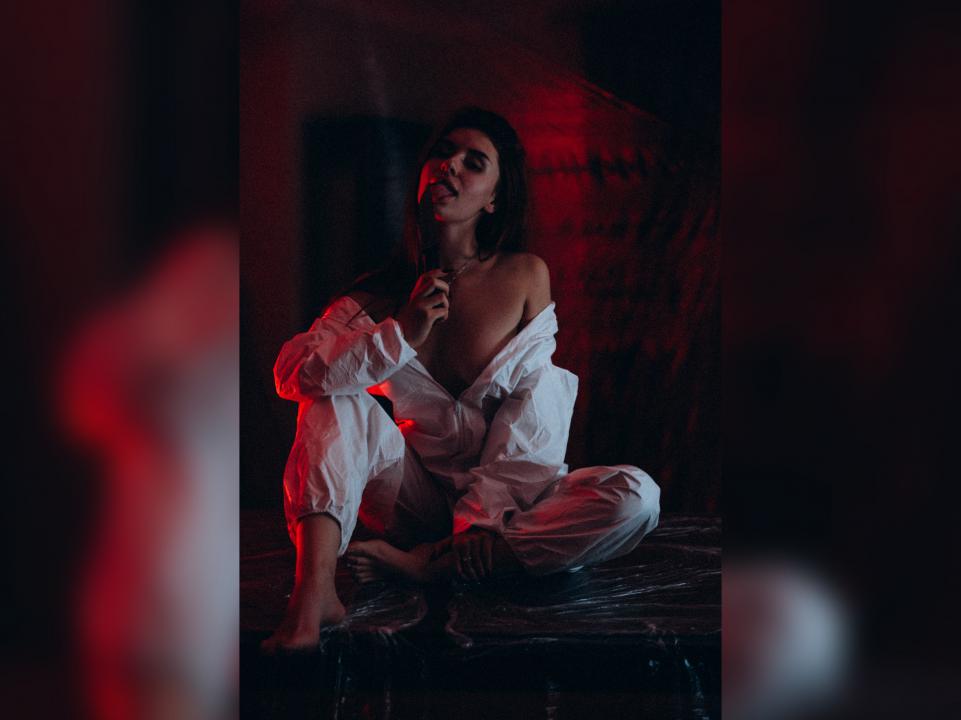 Webcam chat profile for 1PinkkFire: Leather