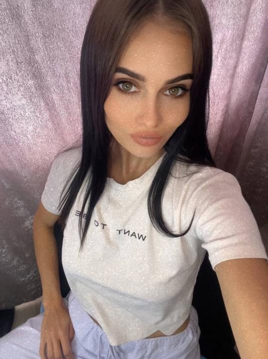 Webcam chat profile for LenNora: Ask about my Hobbies