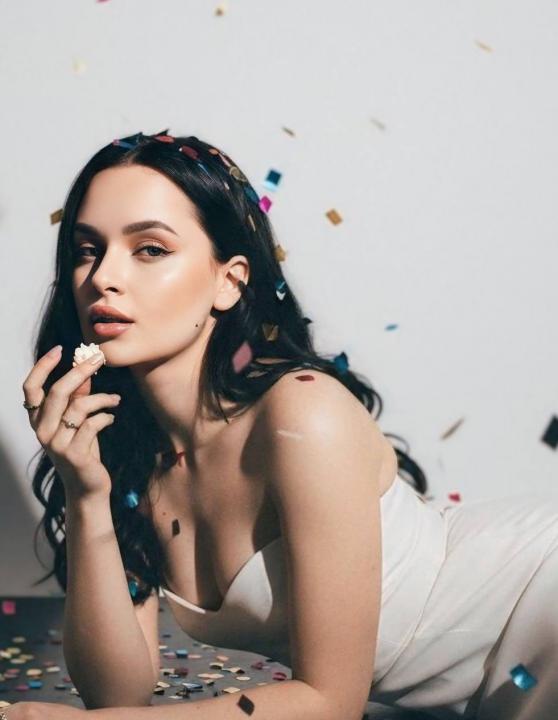 Webcam chat profile for JessieNice: Latex & rubber