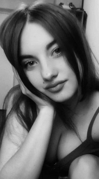 Webcam chat profile for Mar7ina: Ask about my Hobbies