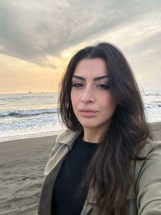 Webcam chat profile for Ellisol: Legs, feet & shoes