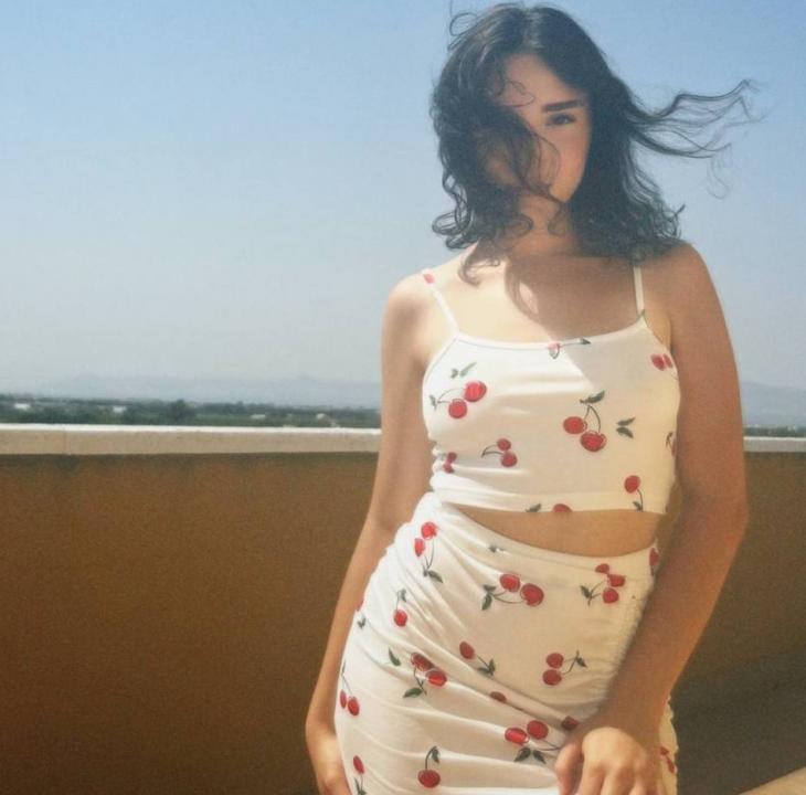 Webcam chat profile for RoseQueen: Outfits