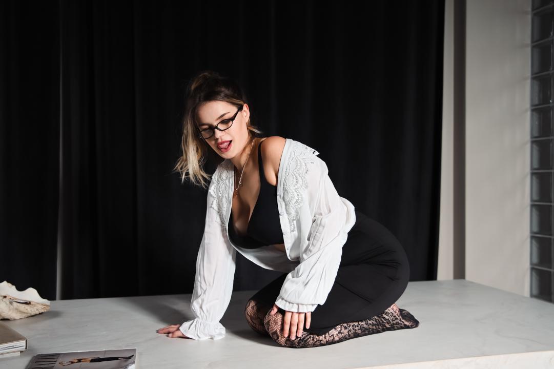 Webcam chat profile for KellyHayden21: Leather