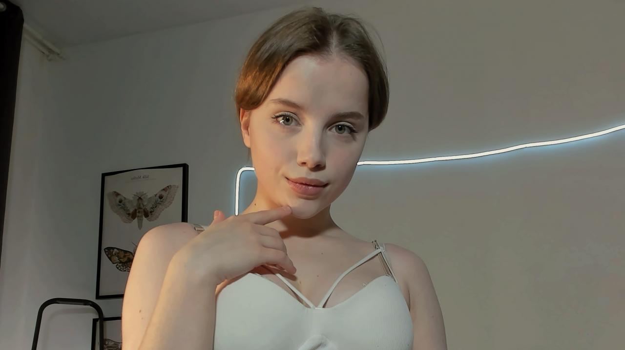 Webcam chat profile for GabiAddams: Legs, feet & shoes