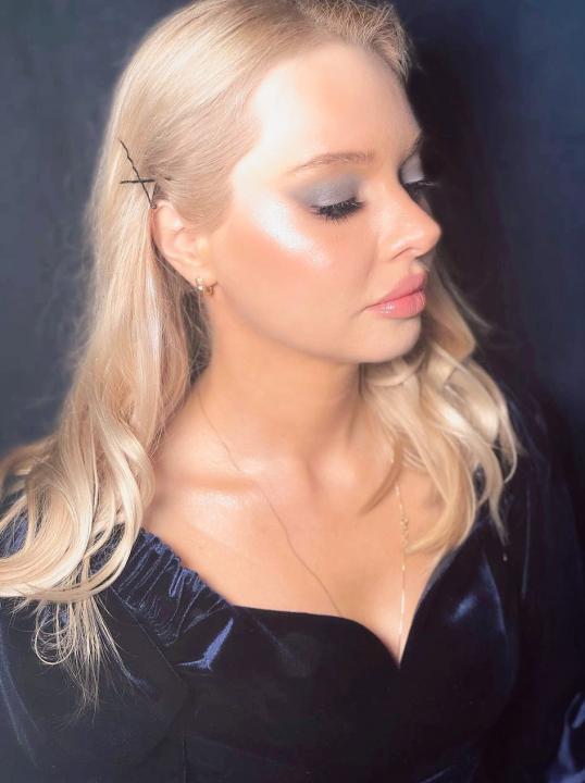 Webcam chat profile for LiLi111: Leather