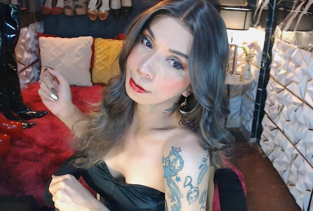 Webcam chat profile for CELINAFOX: Dominatrix