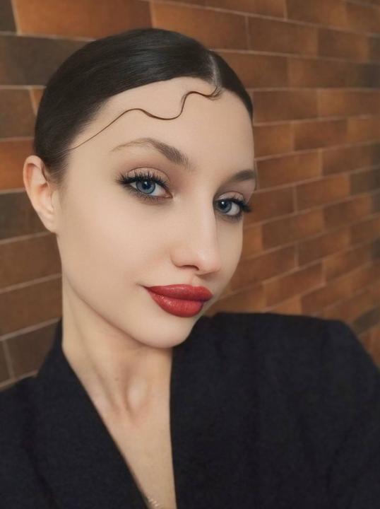 Webcam chat profile for MadEmpress: Travel