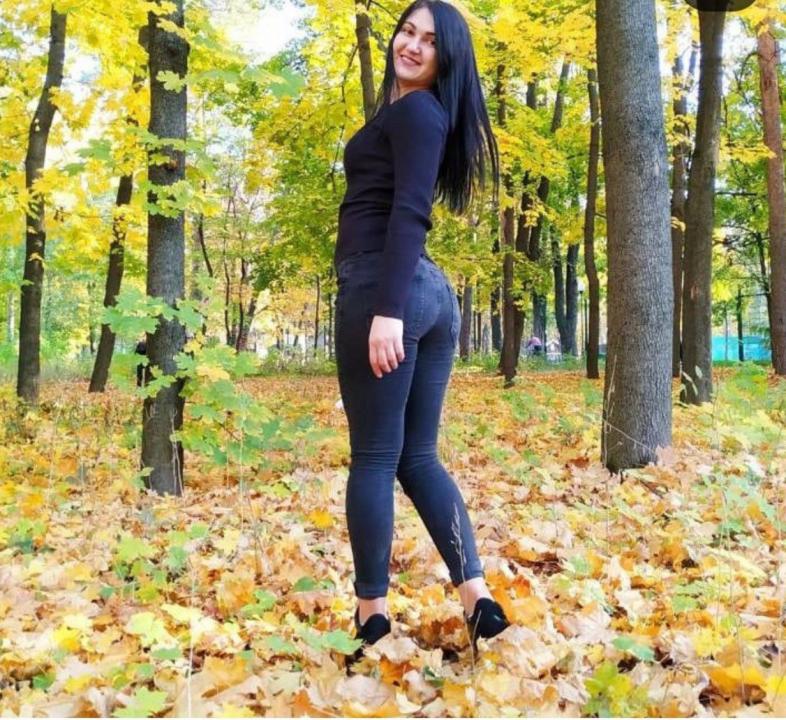 Webcam chat profile for Isabetta: Ask about my Hobbies