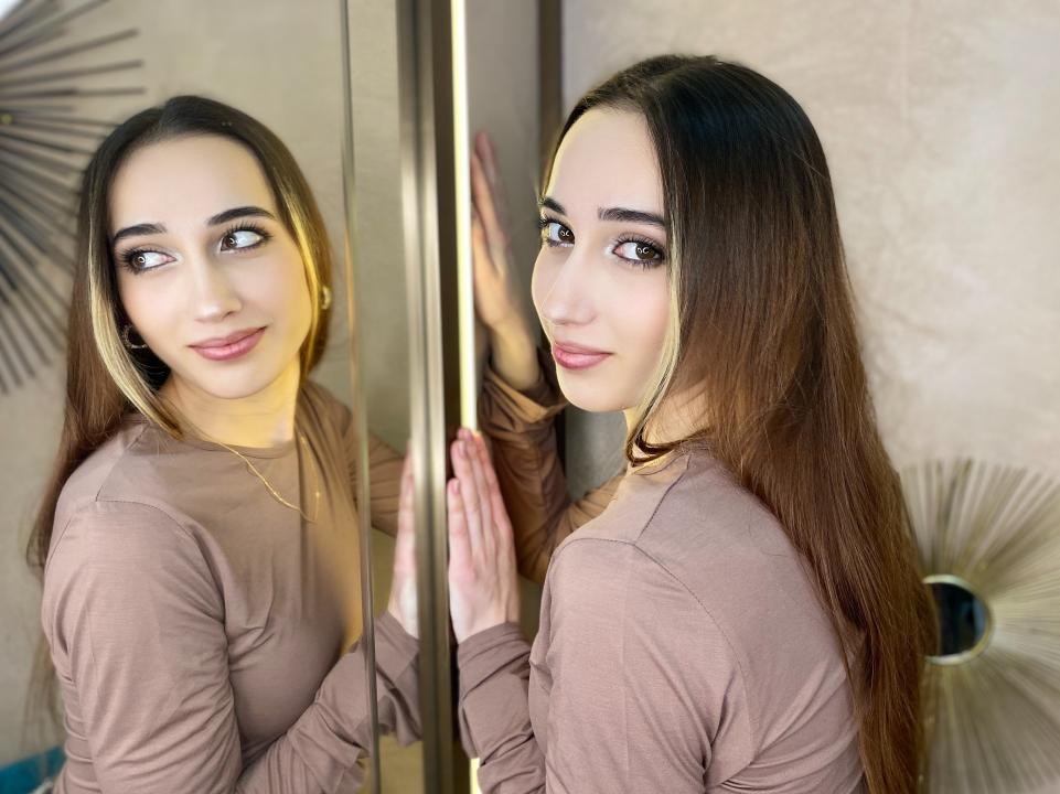 Webcam chat profile for GrettaL89: Nails