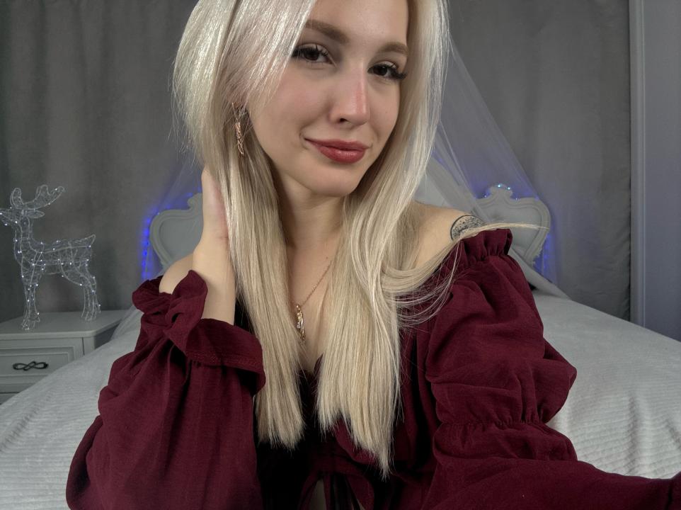 Webcam chat profile for LisaFoxyMe: Leather