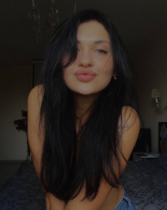 Webcam chat profile for CherryTrouble43: Ask about my other interests