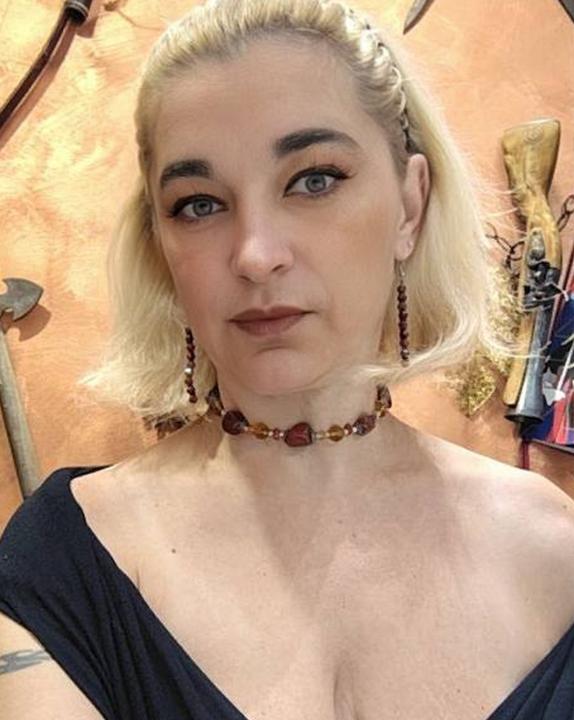 Webcam chat profile for GoldenAngel: Outfits