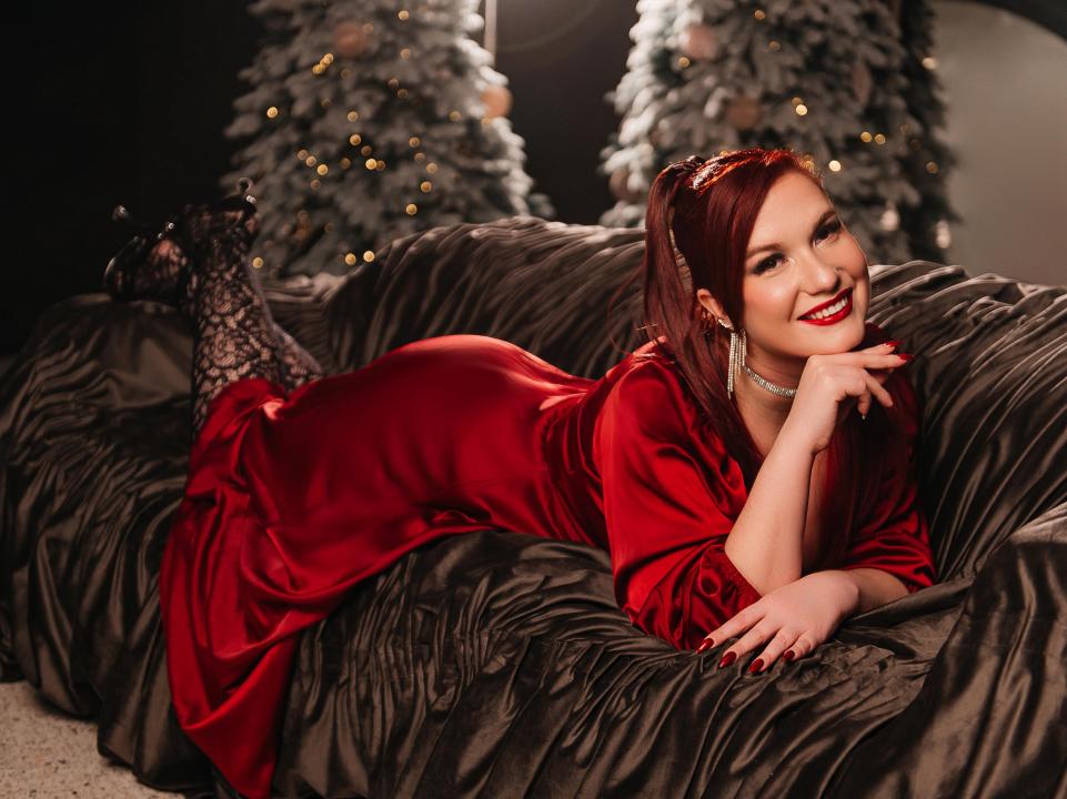 Webcam chat profile for ClaireM52: Legs, feet & shoes