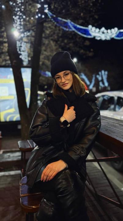 Webcam chat profile for Lunna: Ask about my Hobbies