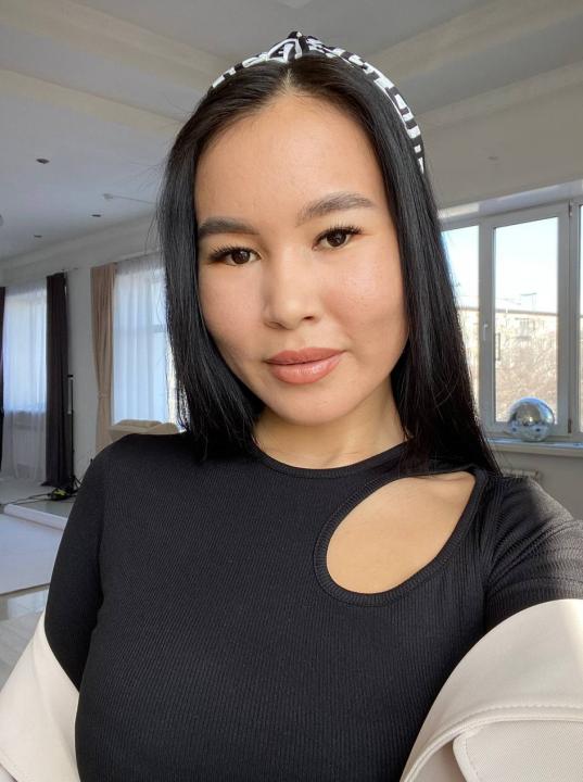 Webcam chat profile for MarianneX: Legs, feet & shoes