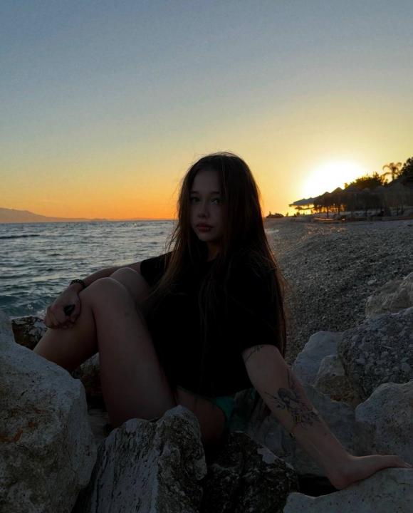 Webcam chat profile for P0lya333: Music