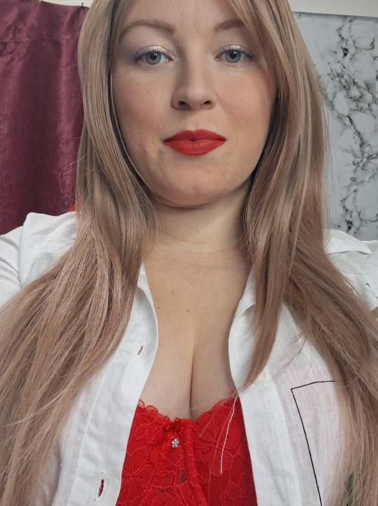 Webcam chat profile for sweetcandymmm: Nipple play