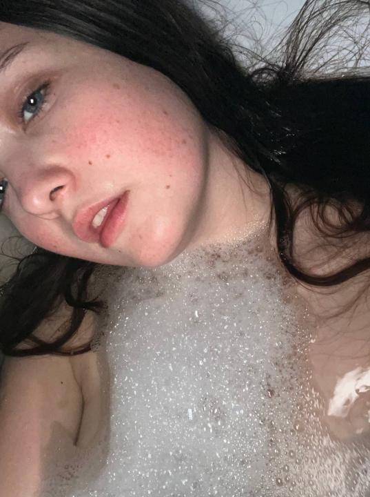 Webcam chat profile for angelilly: Legs, feet & shoes