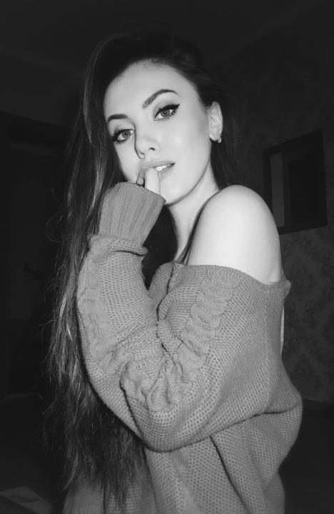 Webcam chat profile for Re3gina: Ask about my Hobbies