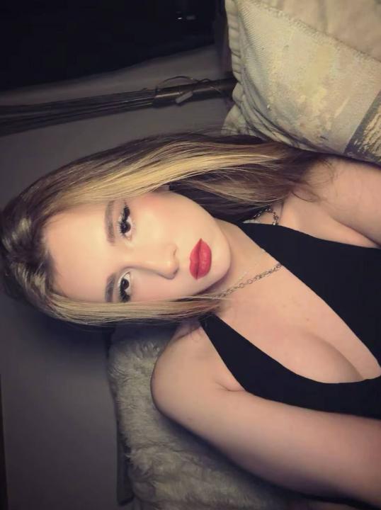 Webcam chat profile for BabyGloria: Lingerie & stockings