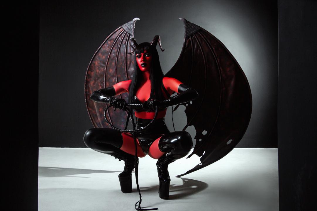 Webcam chat profile for DommeVenena: Dominatrix