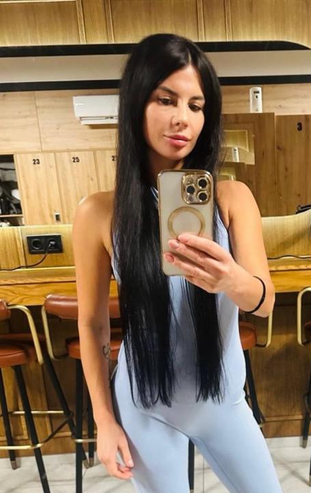 Webcam chat profile for Lyvona: Outfits