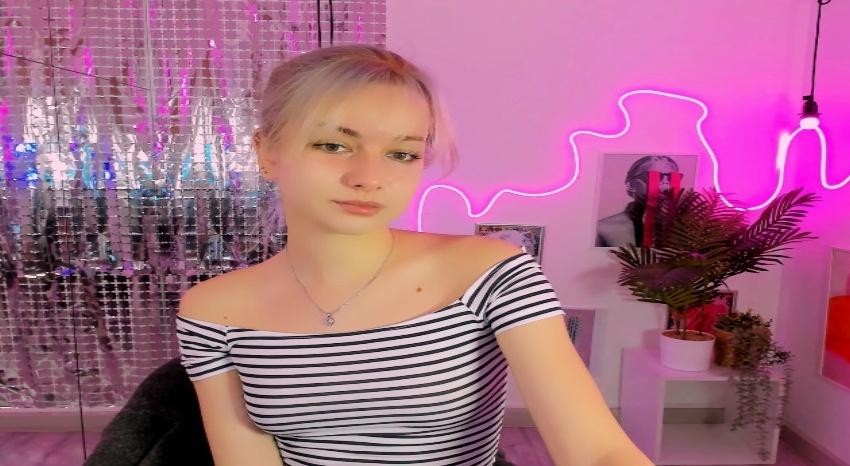 Webcam chat profile for JessieCuti: Legs, feet & shoes