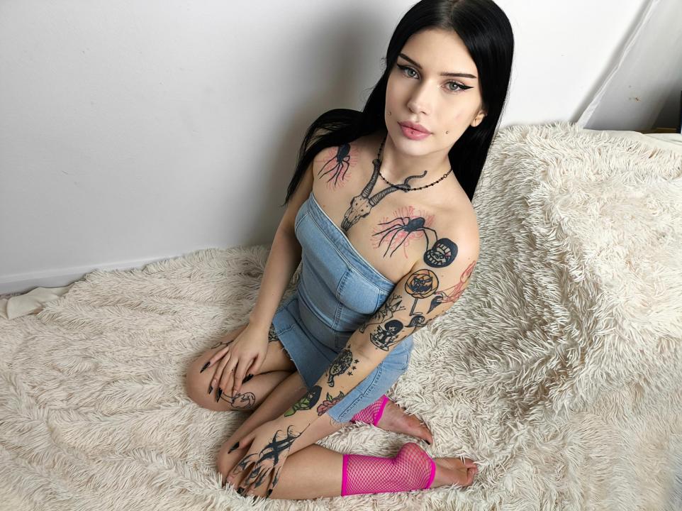 Webcam chat profile for VenomDoll: Bondage & discipline