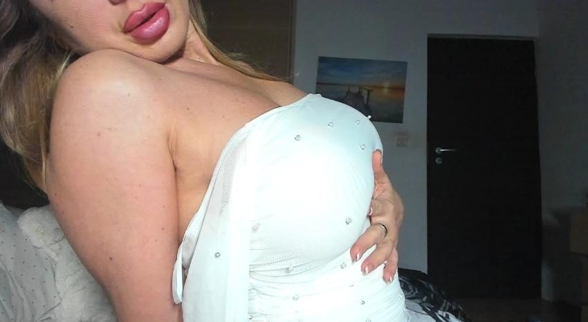 Webcam chat profile for MeMarrisson: Kissing