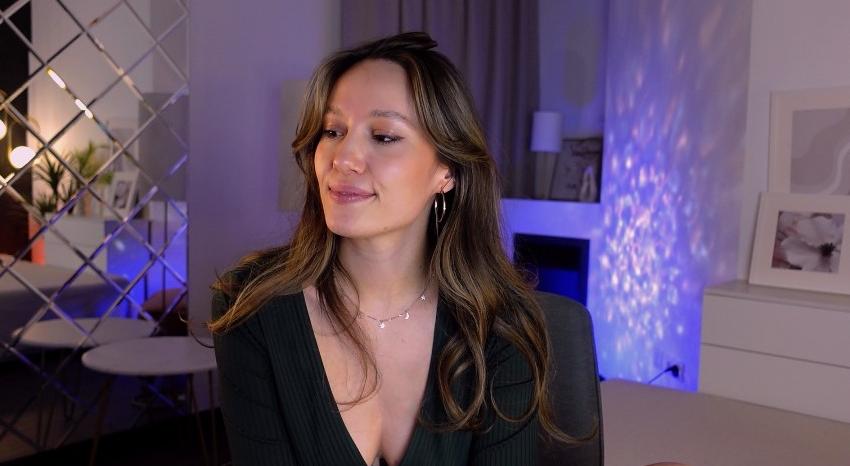 Webcam chat profile for AgnesGoddes: Legs, feet & shoes