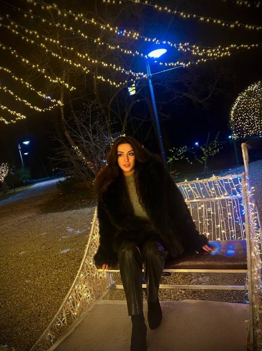 Webcam chat profile for Ellisol: Legs, feet & shoes