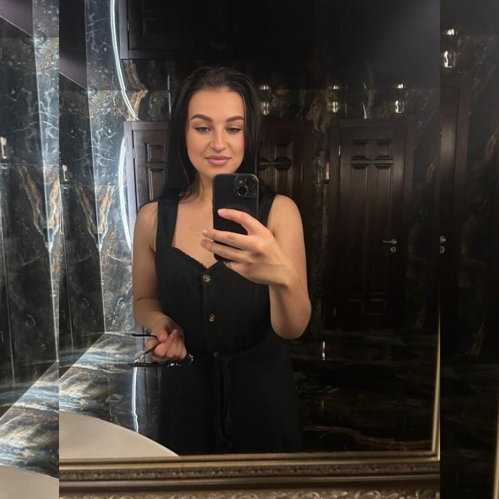 Webcam chat profile for DoctorEugenia: Piercings & tattoos